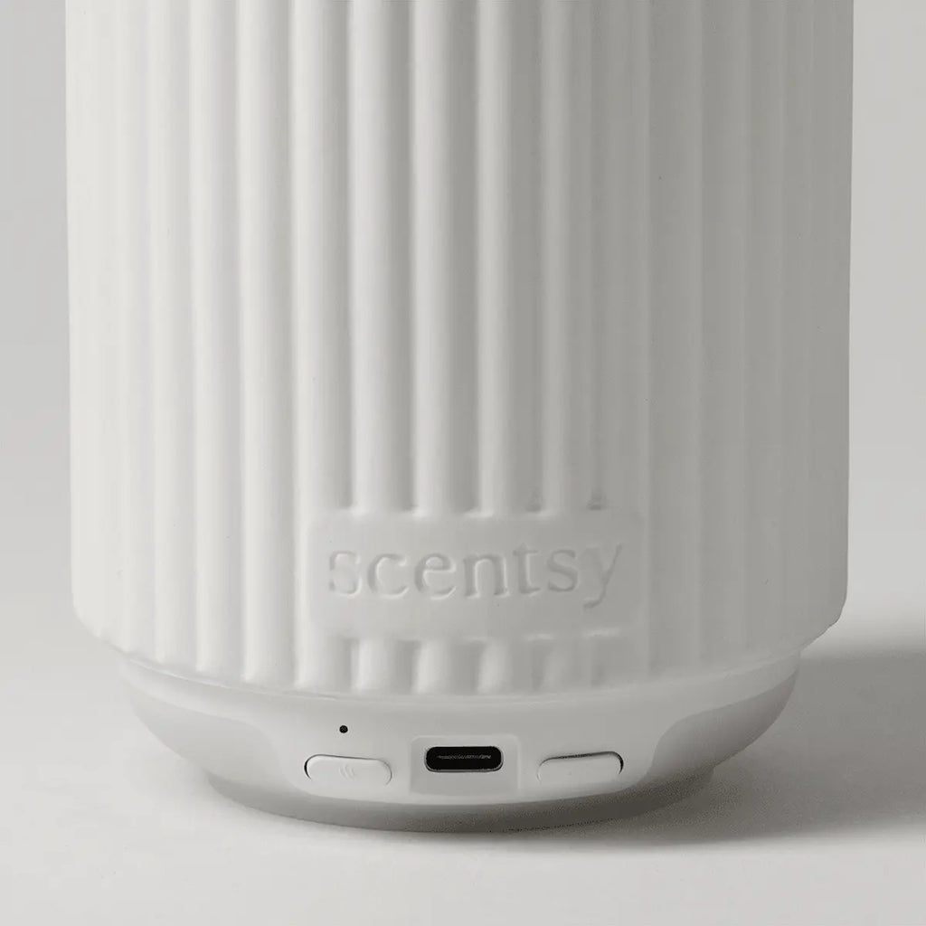 Scentsy Solo Smart Diffuser & One Fragrance Cartridge $90 USD