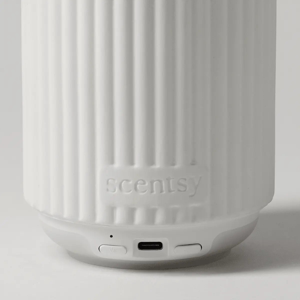 Scentsy Solo Smart Diffuser & One Fragrance Cartridge $90 USD